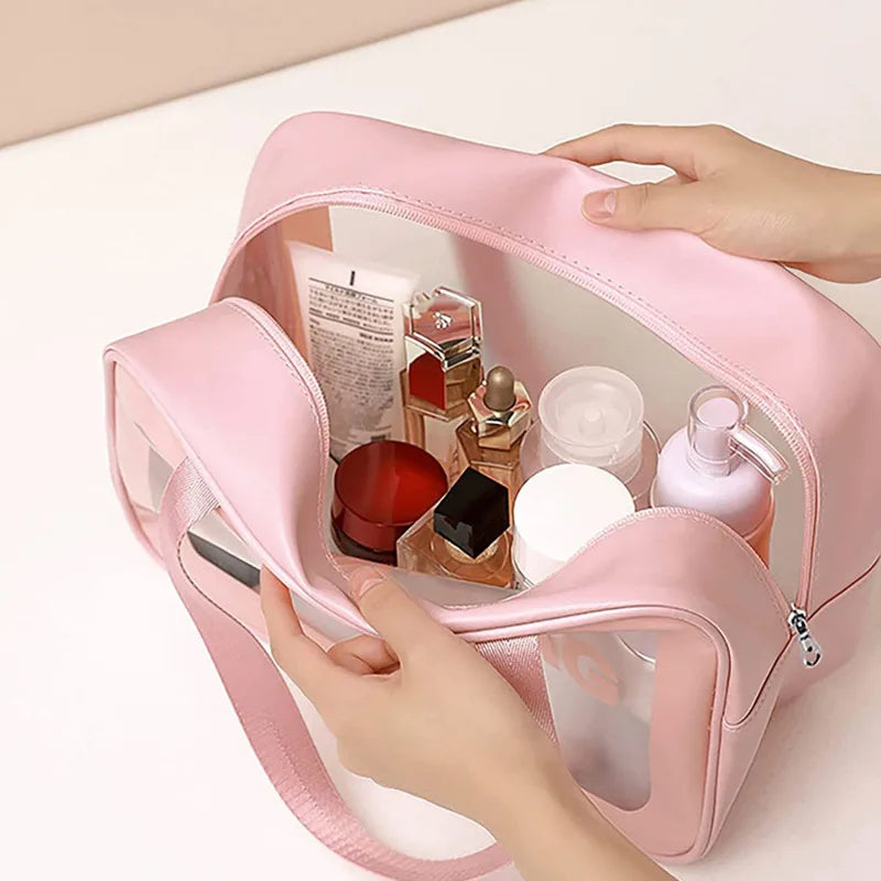 Nouveau Sac de Maquillage Transparent en PVC pour Femmes - Sac de Voyage Portable Grande Capacité pour Bain, Fitness, Natation et Cosmétique - La Maison Cozy