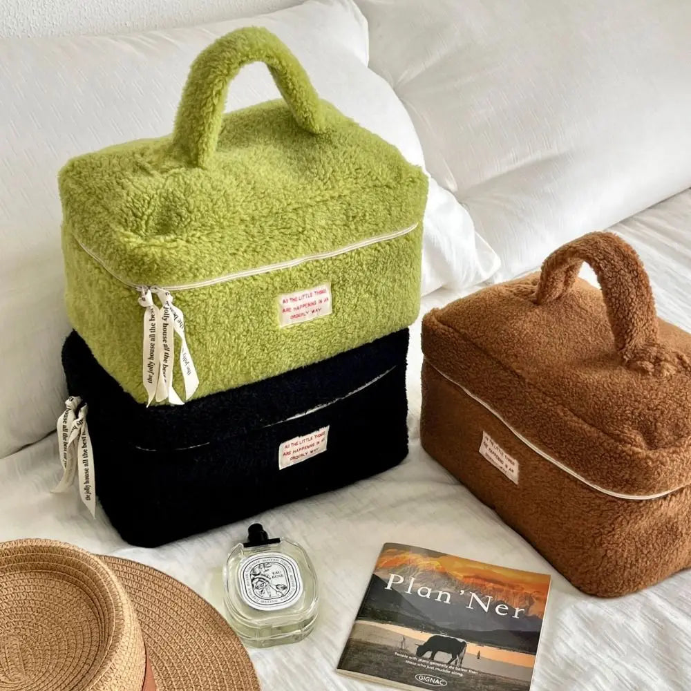 Sac à Cosmétiques en Peluche avec Fermeture Éclair - Sac de Voyage Portable et Organisateur - La Maison Cozy