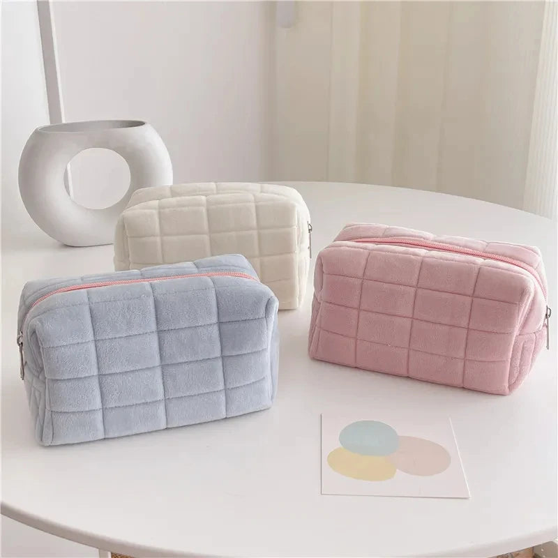 Trousse de Rangement en Fourrure Douce pour Femme - Grande Capacité avec Fermeture Éclair - La Maison Cozy