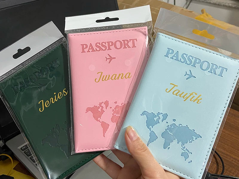 Housse de Passeport Personnalisée avec Nom – Portefeuille de Voyage en Similicuir, Personnalisable, Porte-Cartes - La Maison Cozy