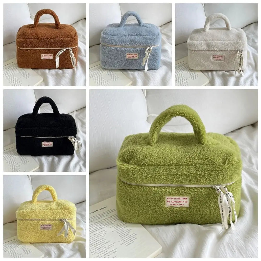 Sac à Cosmétiques en Peluche avec Fermeture Éclair - Sac de Voyage Portable et Organisateur - La Maison Cozy