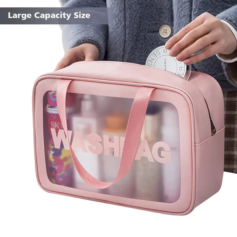 Nouveau Sac de Maquillage Transparent en PVC pour Femmes - Sac de Voyage Portable Grande Capacité pour Bain, Fitness, Natation et Cosmétique - La Maison Cozy