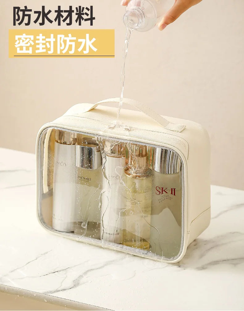 Nouveau Sac de Maquillage Transparent en PVC pour Femmes - Sac de Voyage Portable Grande Capacité pour Bain, Fitness, Natation et Cosmétique - La Maison Cozy