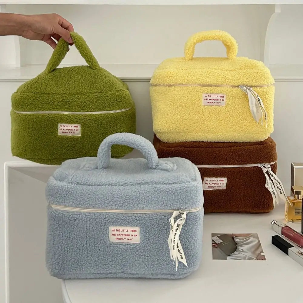 Sac à Cosmétiques en Peluche avec Fermeture Éclair - Sac de Voyage Portable et Organisateur - La Maison Cozy