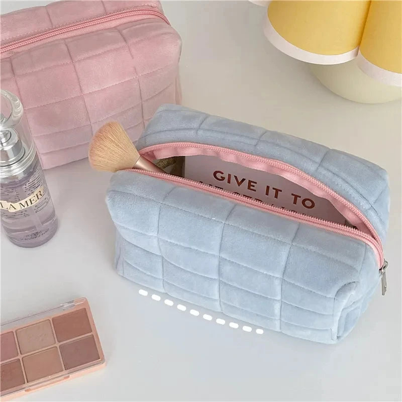 Trousse de Rangement en Fourrure Douce pour Femme - Grande Capacité avec Fermeture Éclair - La Maison Cozy