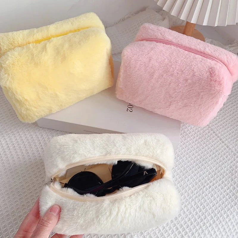 Trousse de Rangement en Fourrure Douce pour Femme - Grande Capacité avec Fermeture Éclair - La Maison Cozy