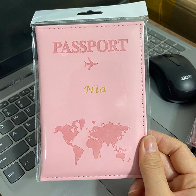 Housse de Passeport Personnalisée avec Nom – Portefeuille de Voyage en Similicuir, Personnalisable, Porte-Cartes - La Maison Cozy