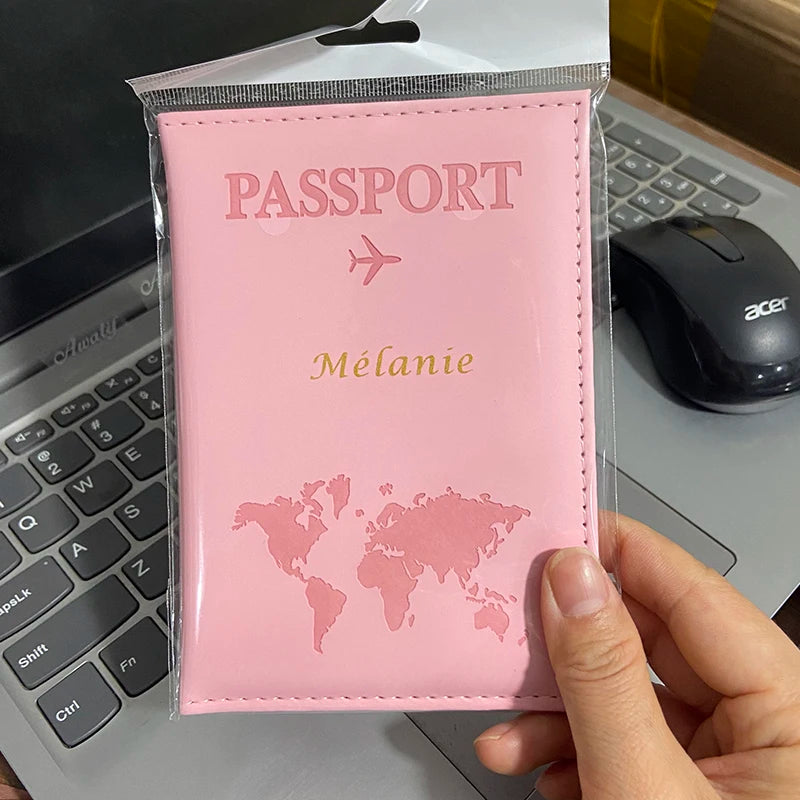 Housse de Passeport Personnalisée avec Nom – Portefeuille de Voyage en Similicuir, Personnalisable, Porte-Cartes - La Maison Cozy