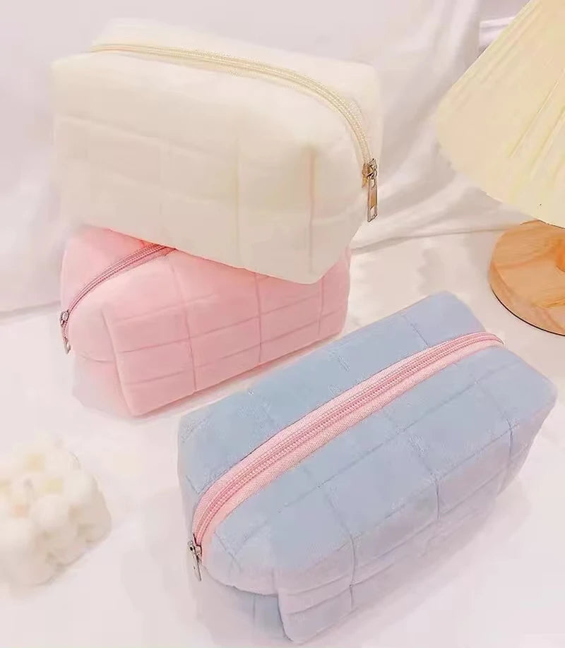 Trousse de Rangement en Fourrure Douce pour Femme - Grande Capacité avec Fermeture Éclair - La Maison Cozy