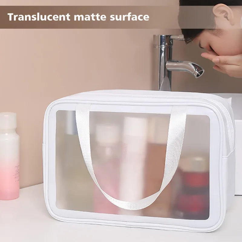 Nouveau Sac de Maquillage Transparent en PVC pour Femmes - Sac de Voyage Portable Grande Capacité pour Bain, Fitness, Natation et Cosmétique - La Maison Cozy