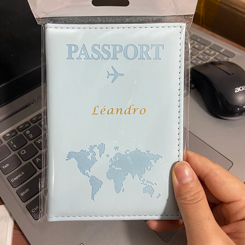 Housse de Passeport Personnalisée avec Nom – Portefeuille de Voyage en Similicuir, Personnalisable, Porte-Cartes - La Maison Cozy