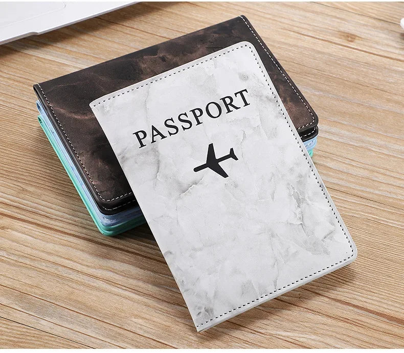 Porte-Passeport en Cuir PU pour Homme et Femme – Étui de Voyage avec Porte-Cartes et Protection - La Maison Cozy